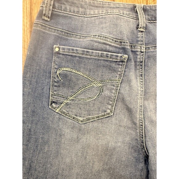 Chico's Platinum Jeans Women's 0.5 Short US-6 Blue Mid-Rise Slim Leg 30" Inseam - Picture 4 of 14